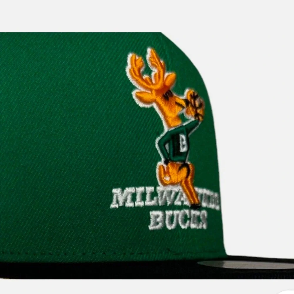NWOT Mitchell Ness Milwaukee Bucks hat